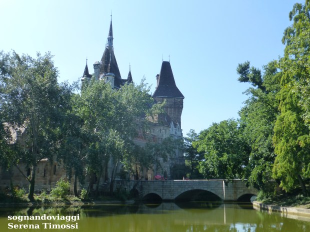 pest-parco-castello-laghetto