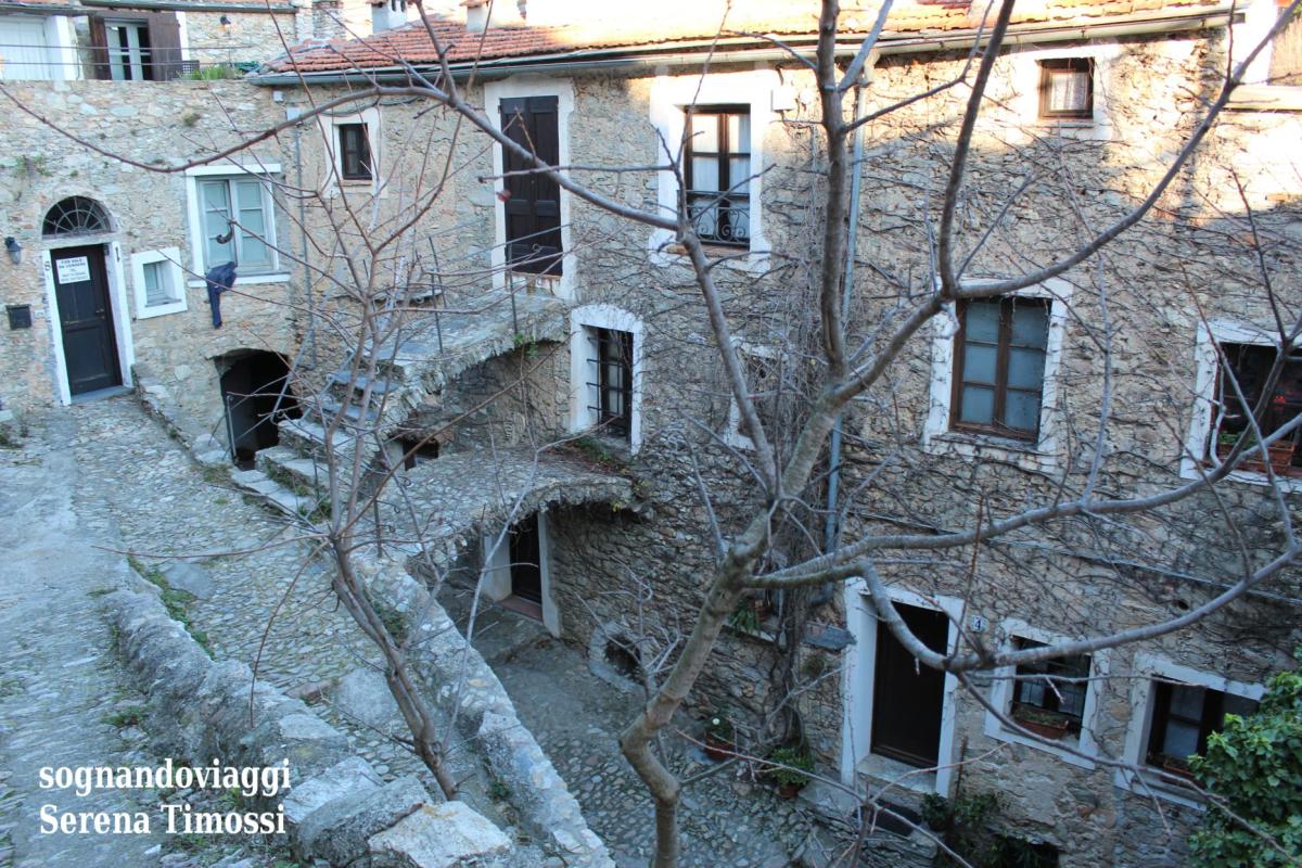 Castelvecchio di rocca barbena