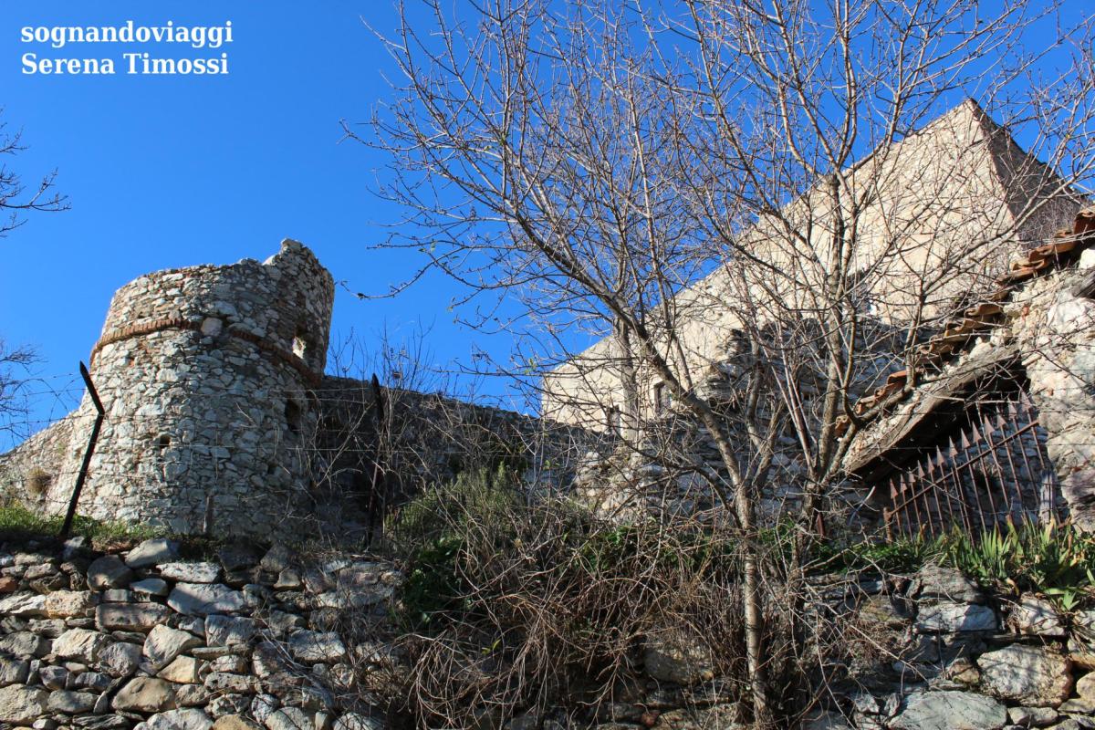 Castelvecchio di Rocca Barbena