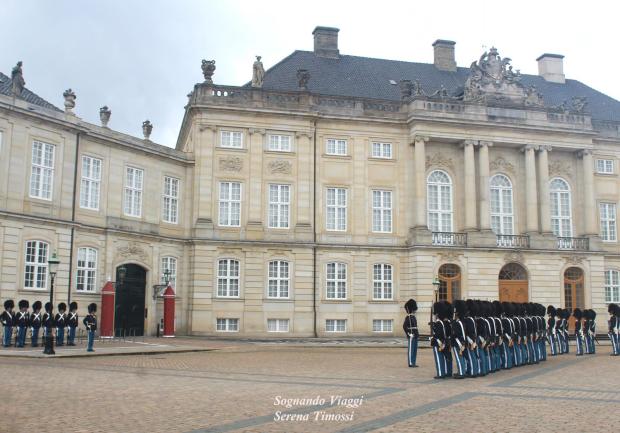 Amalienborg, cambio della guardia